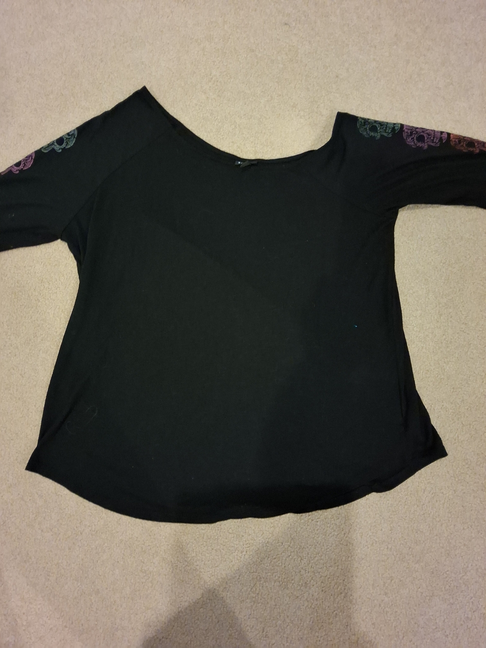 torrid Black Scoop Neck‎ Off One Shoulder Skulls Down Sleeve T Shirt